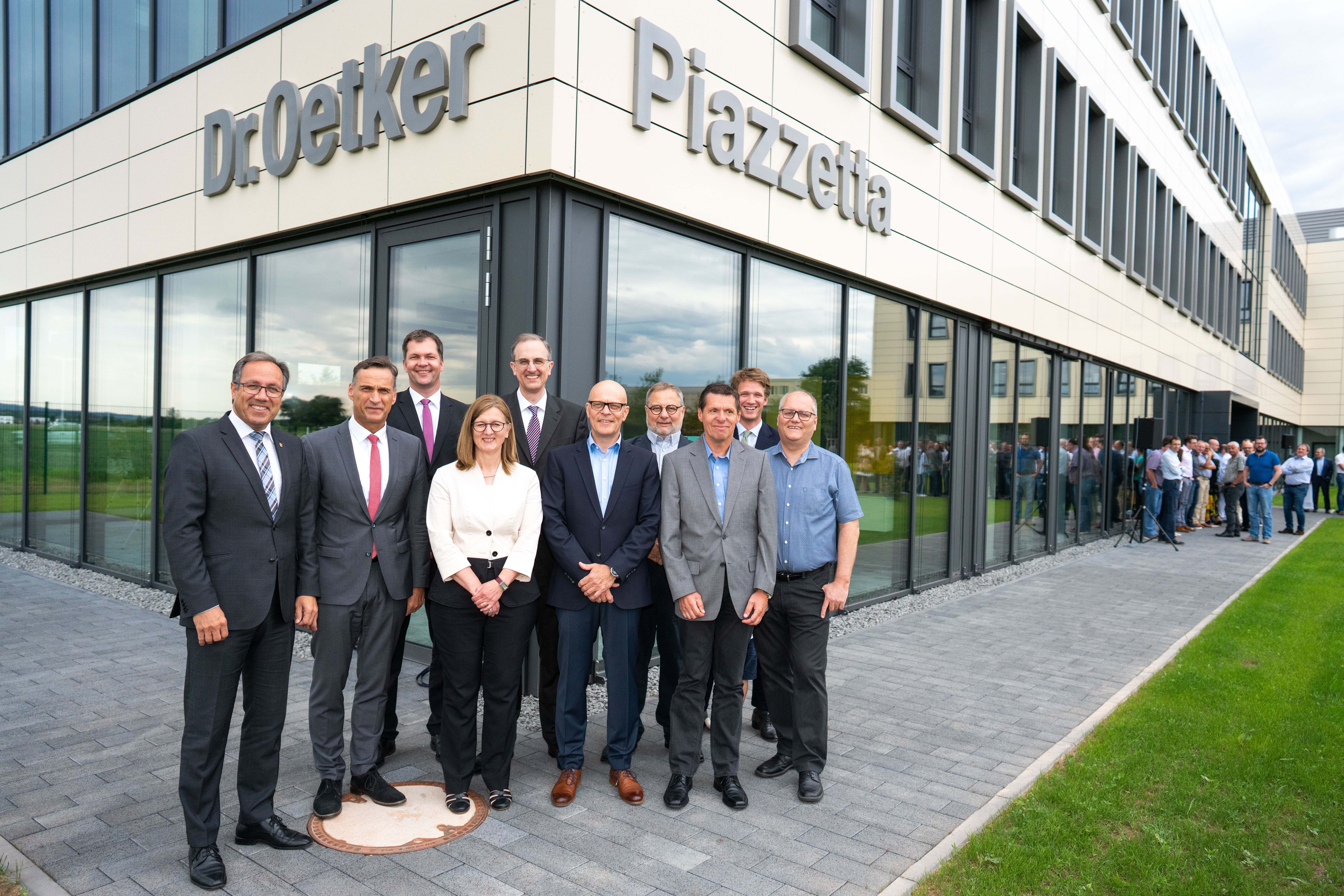 Dr. Oetker Tiefkühlprodukte KG Wittlich weiht neues Gebäude „Piazzetta“ ein