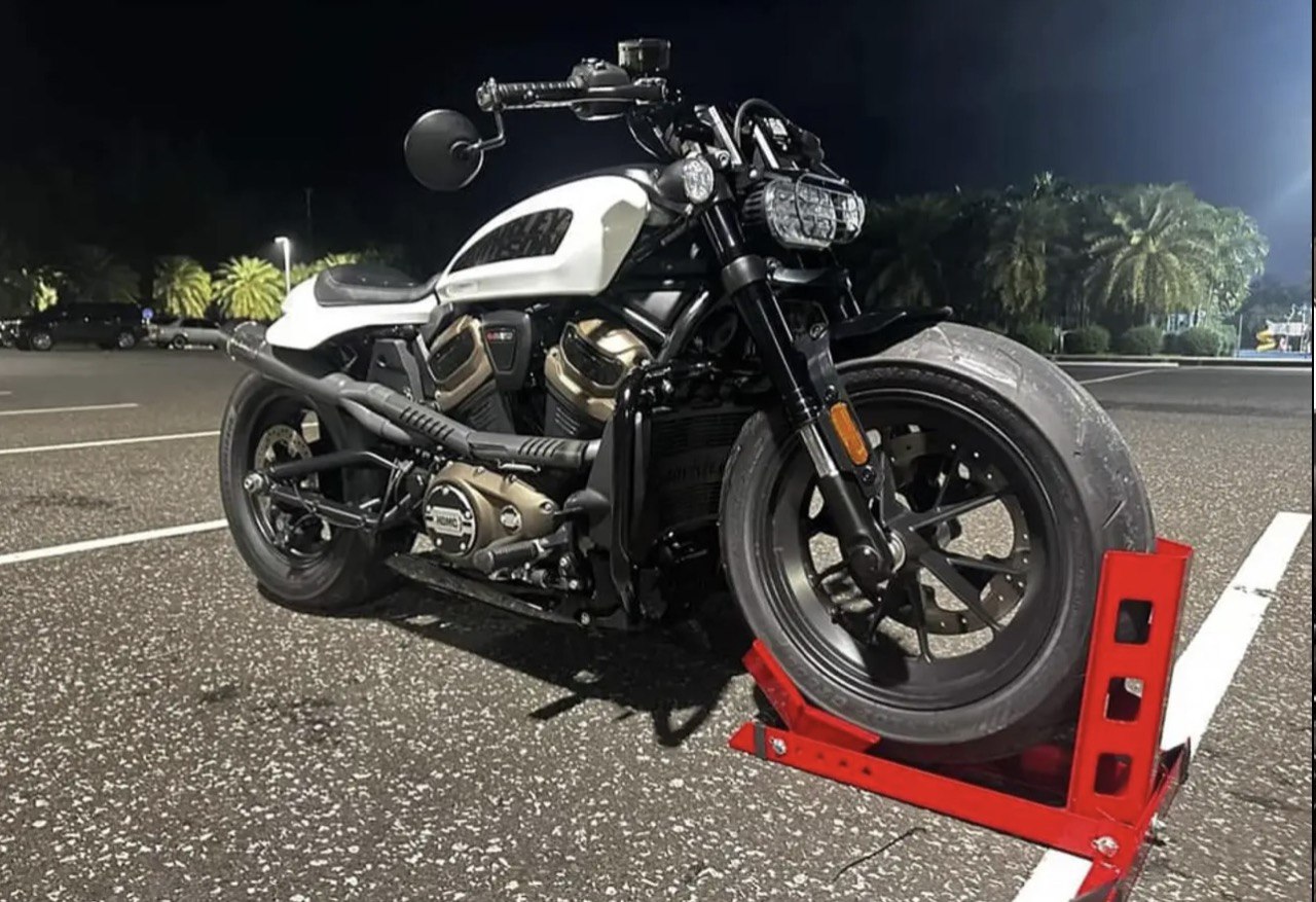 Дополнительное изображение Harley Davidson Sportster S 2022 clqreyr6n8zzr0b15nn24wwid