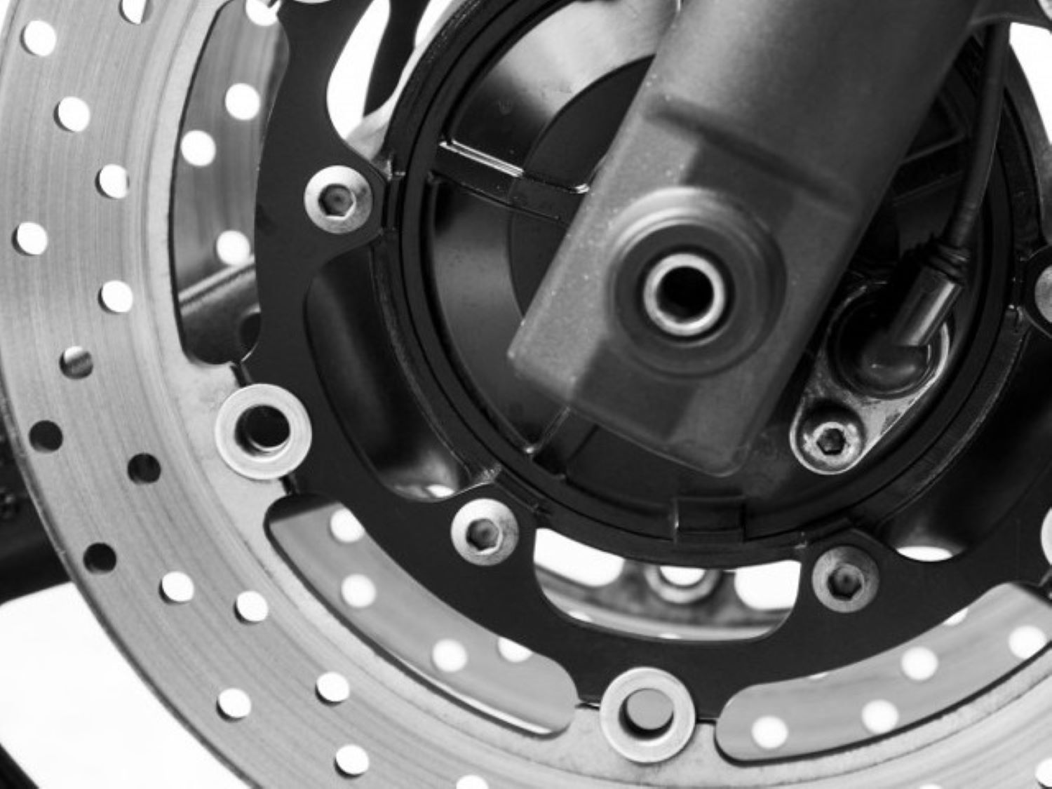 ¿Cómo frenar con la moto? Consejos y la técnica de frenado correcta!