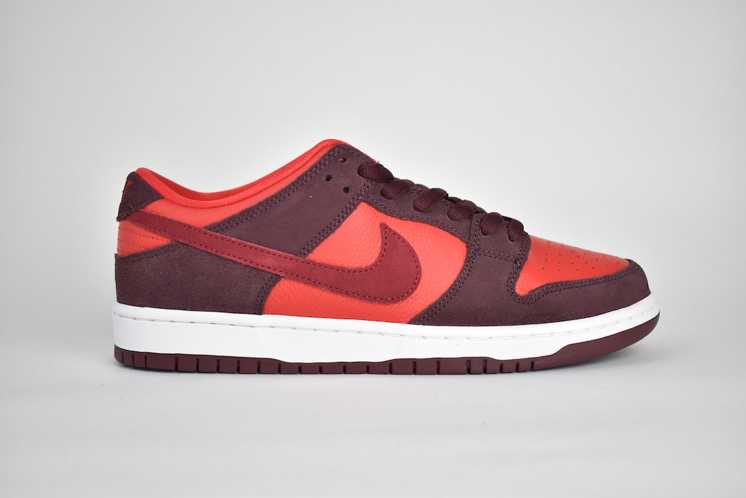 Nike SB Dunk Low  Cherry