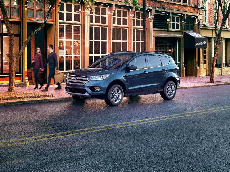2018 Ford Escape SE blue in the city ・  Photo by Ford 