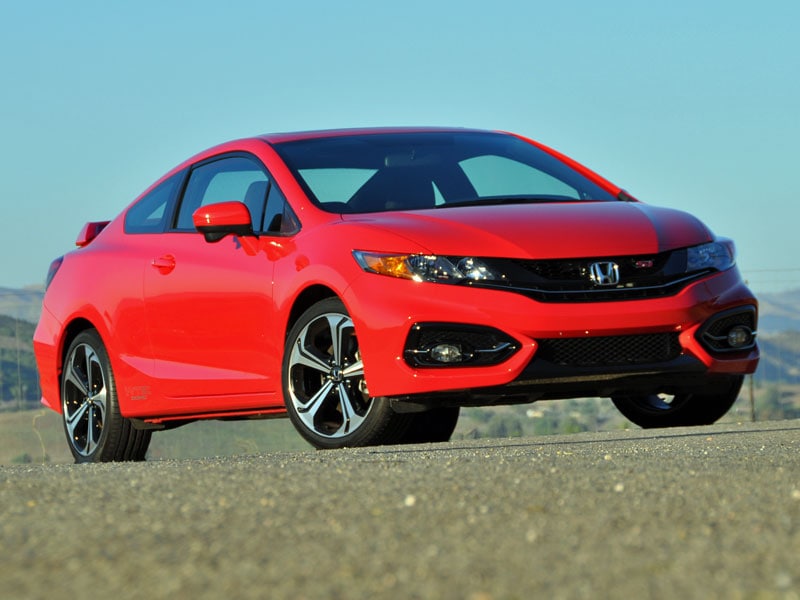 2015 Honda Civic Si Coupe Rallye Red Front Quarter Right ・  Photo by Christian Wardlaw