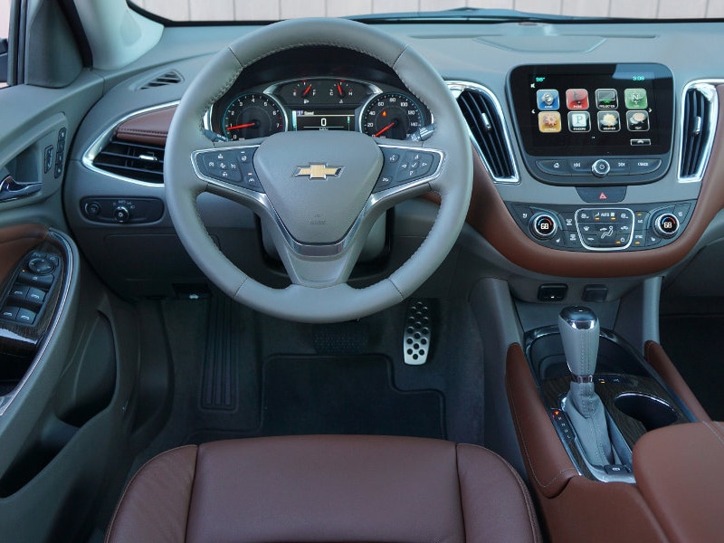 2016-Chevrolet-Malibu-interior-dash-and-steering-wheel-shifter-and-center-stack 