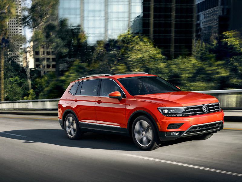 2019 Volkswagen Tiguan SEL Premium driving ・  Photo by Volkswagen 