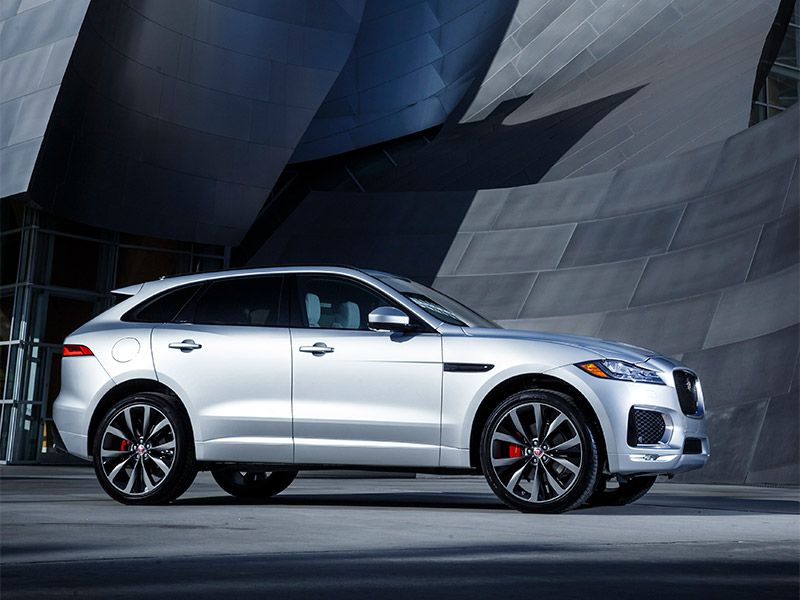 2017 Jaguar F PACE exterior profile ・  Photo by Jaguar Land Rover