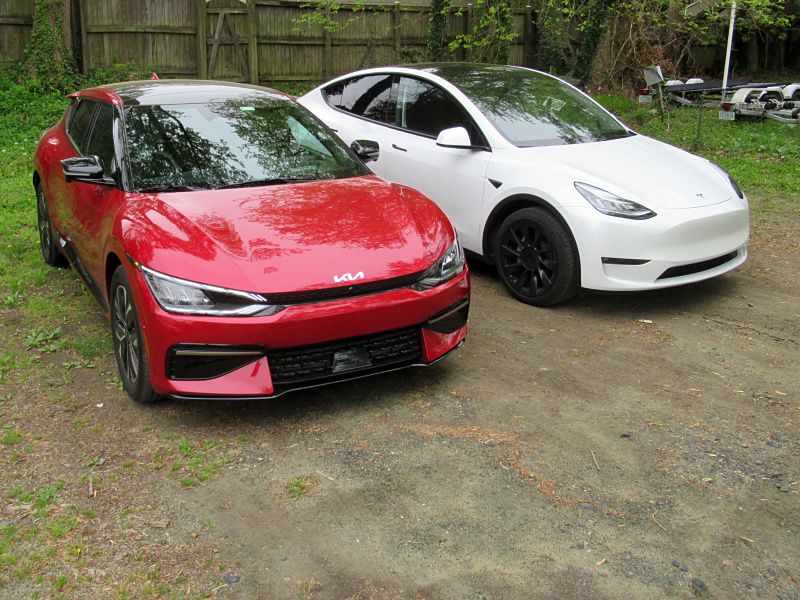 2022 Kia EV6 and 2022 Tesla Model Y ・  Photo by Brady Holt
