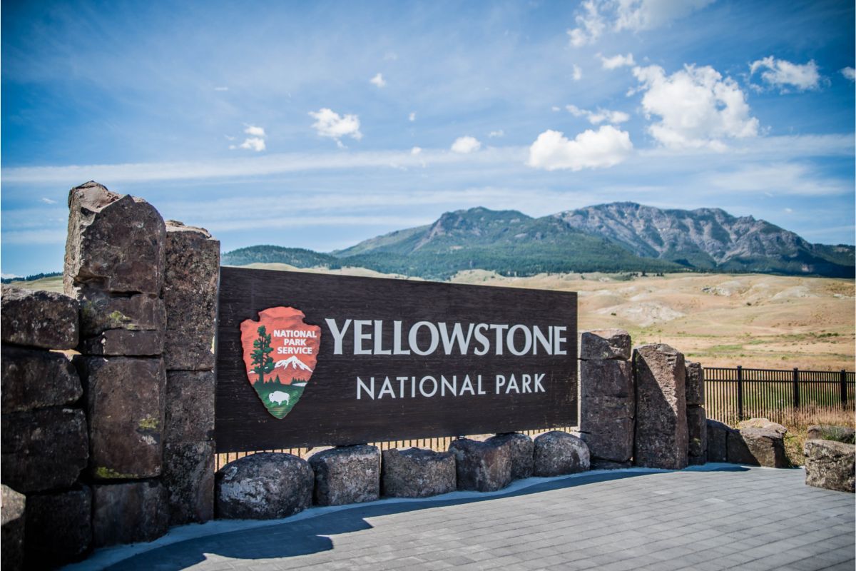 A sign at the north entrance of Yellowstone National Park