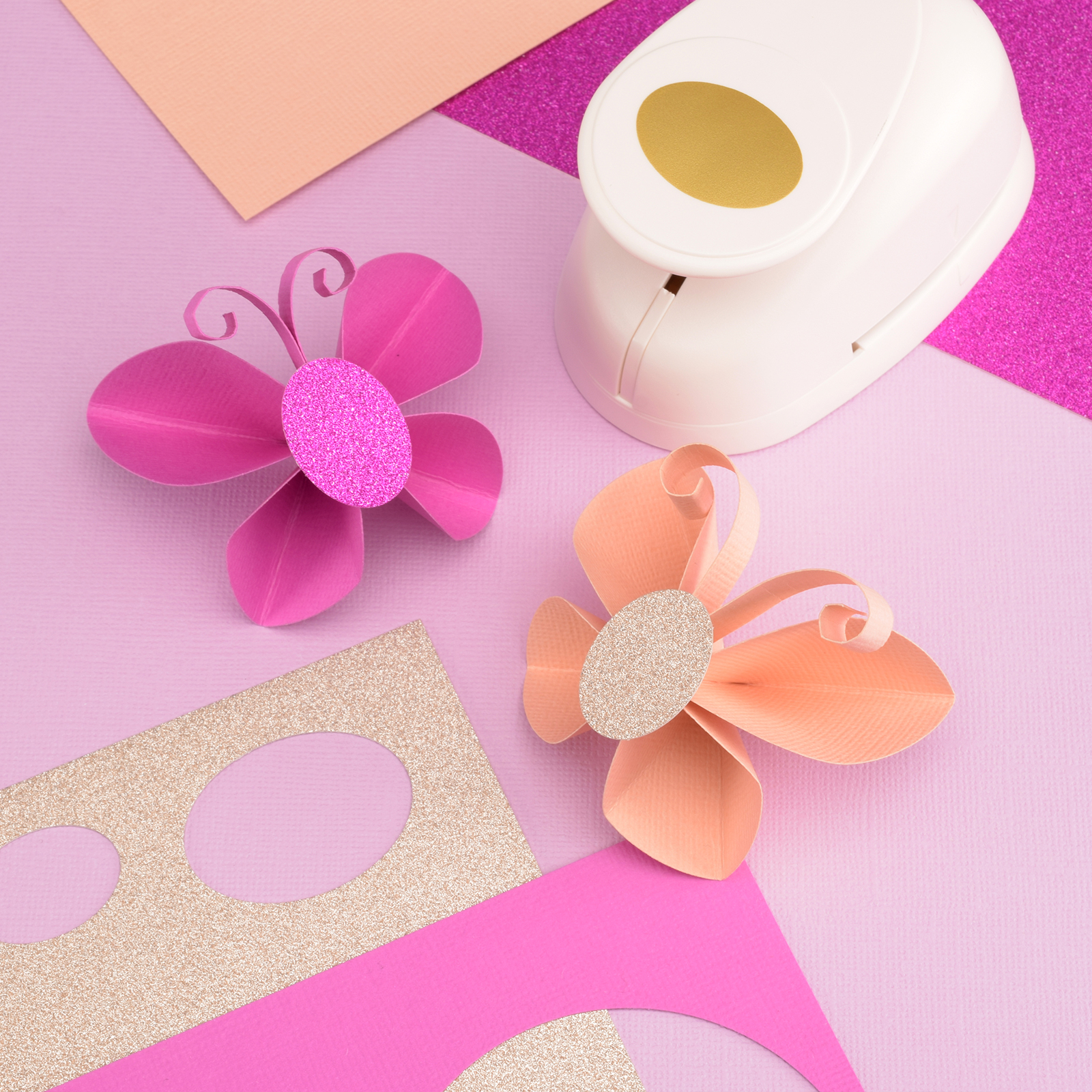 Make cute and easy butterflies with Florence cardstock and glitter sets!