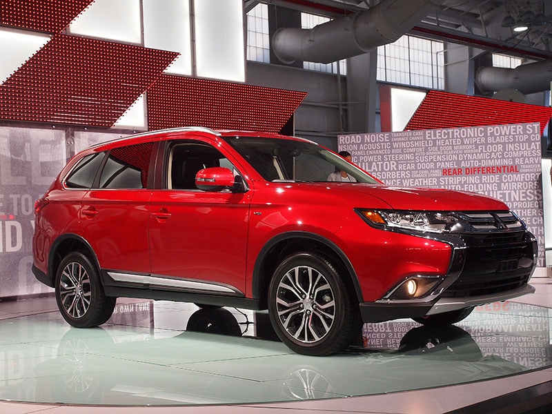 2016 Mitsubishi Outlander at the 2015 New York International Auto Show ・  Photo by Megan Green