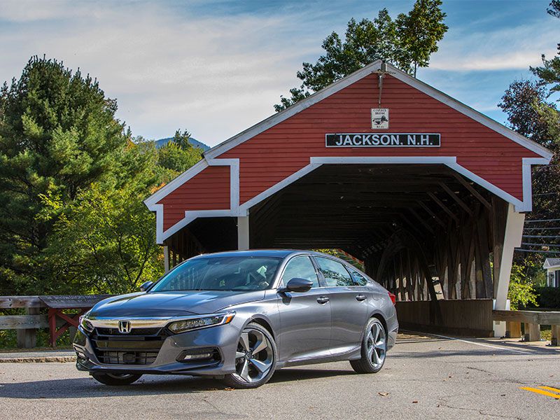 2018 Honda Accord Touring bridge ・  Photo by Honda 