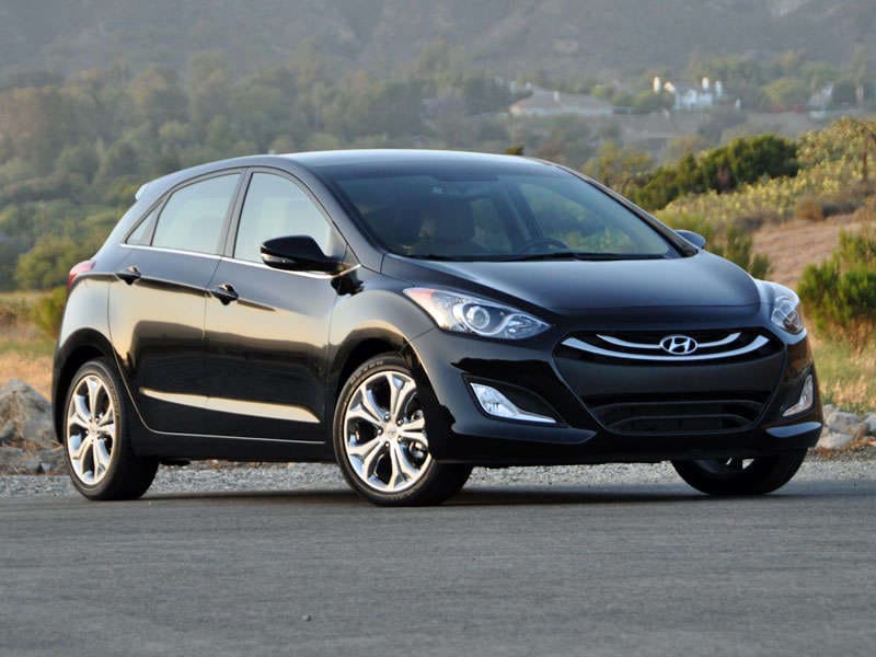 2014 Hyundai Elantra GT Black Noir Pearl Style Package Technology Package Front Quarter Right ・  Photo by Christian Wardlaw