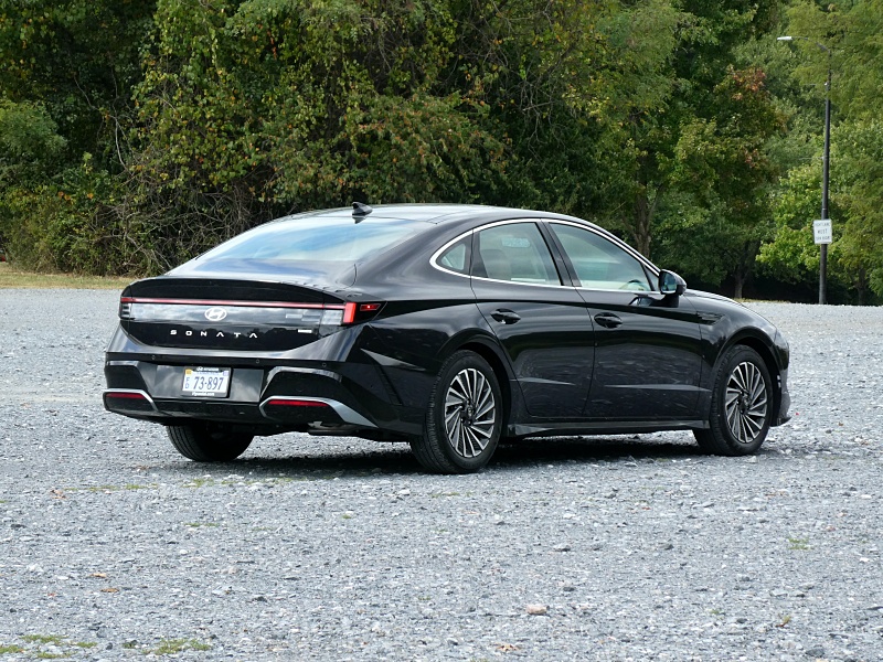 2024 Hyundai Sonata Hybrid Limited ・  Photo by Brady Holt