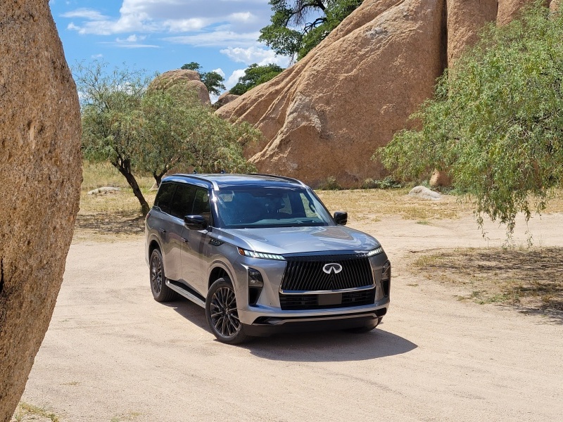 2025 Infiniti QX80 Autograph ・  Photo by Ron Sessions