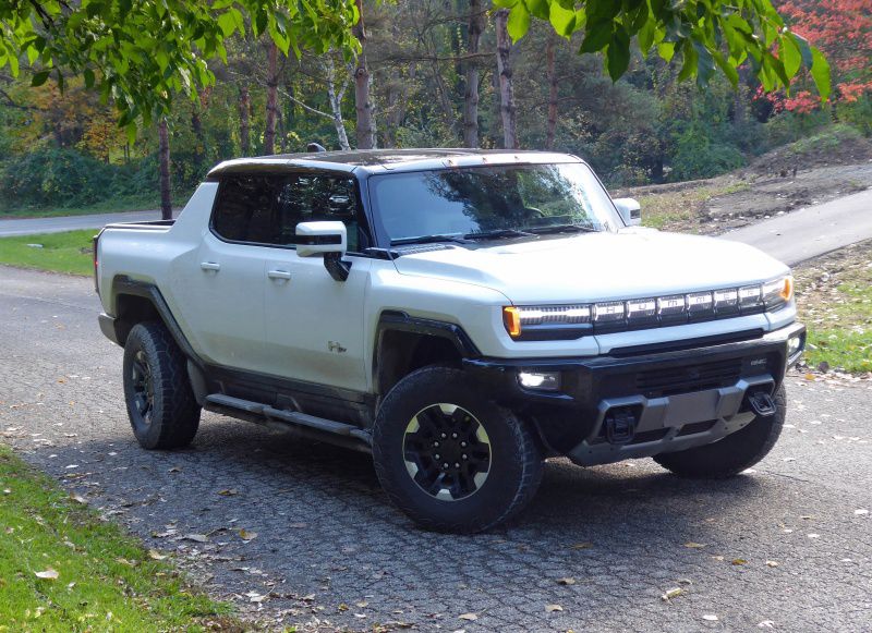 2022 GMC Hummer EV ・  Photo by Ron Sessions