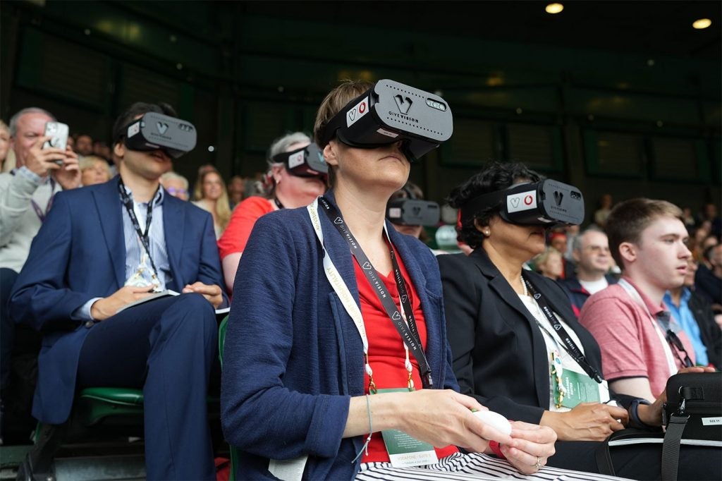 Vodafone und Give Vision wollen sehbeeinträchtigten Menschen in Wimbledon ein Live-Erlebnis ermöglichen.