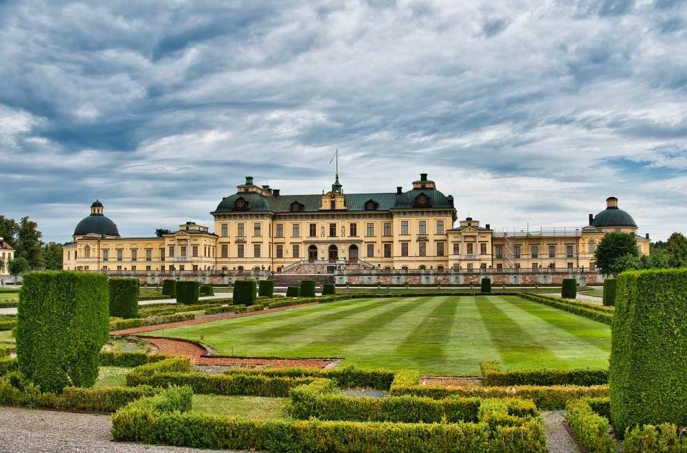 drottningholm-palace-ge2c8b4d8c_1920 (1).jpg