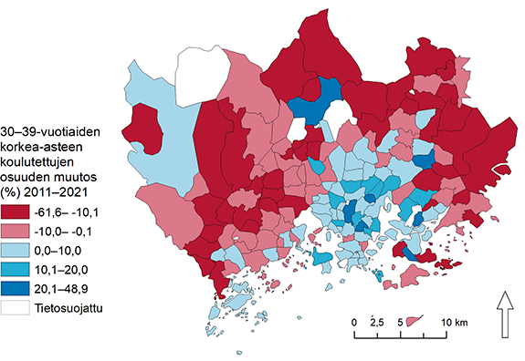 Kuvio 3. 30–39-vuotiaiden korkea-asteen koulutettujen osuuksien suhteellinen muutos 2011–2021 pääkaupunkiseudun postinumeroalueilla. Kuvion keskeinen tieto kerrotaan tekstissä.
