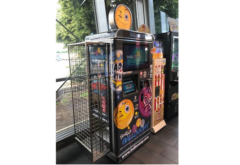 W pełni samoobsługowy automat do sprzedaży balonów foliowych z prowadnicami Accuride