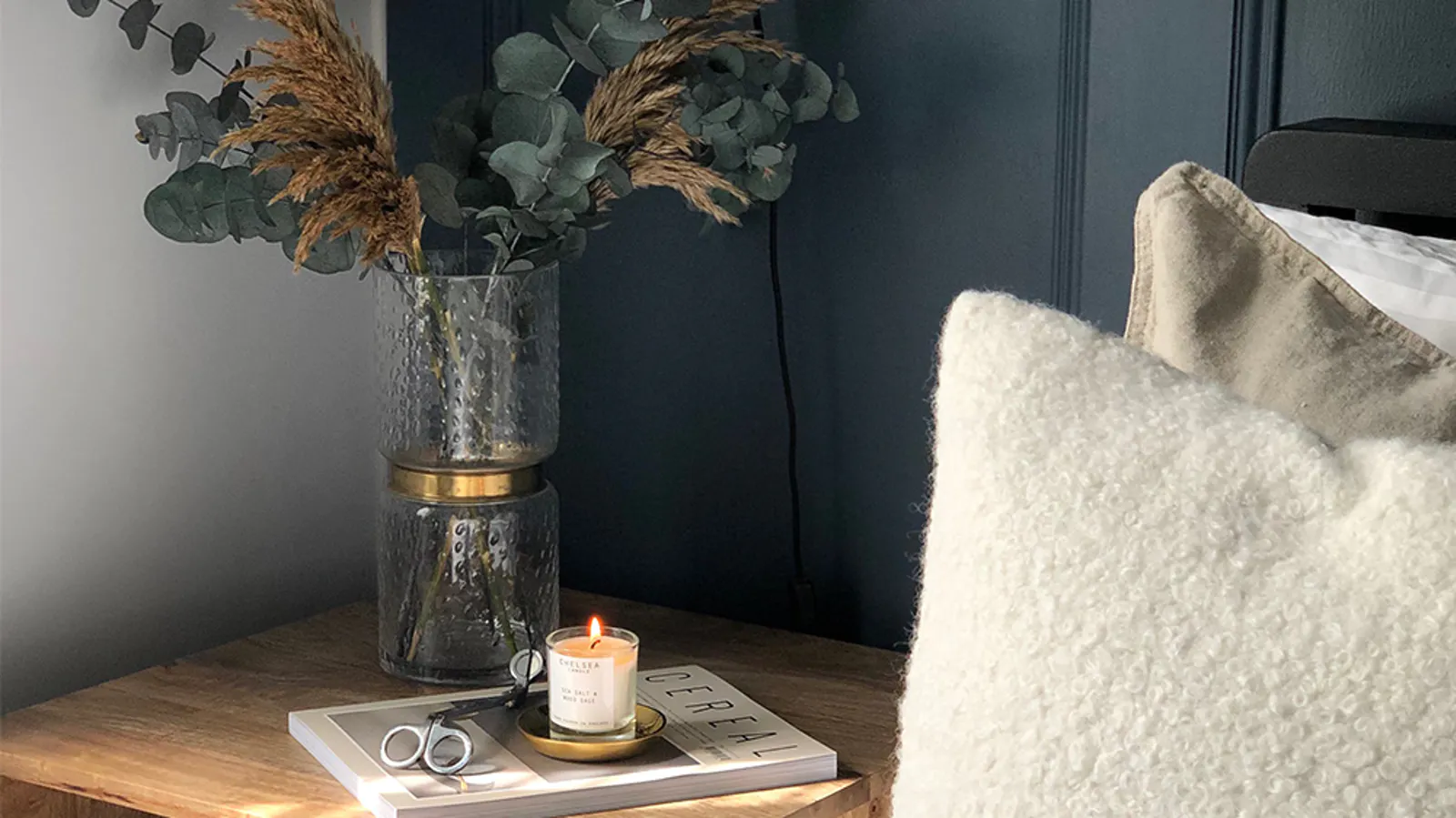 The Best Paint Colours For A Small Bedroom - Inspiration | Lick