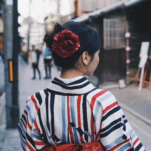 lady in kimono.jfif