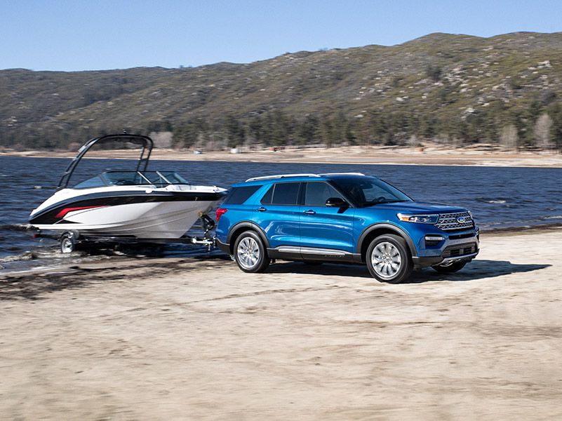 2020 Ford Explorer Hybrid towing ・  Photo by Ford 