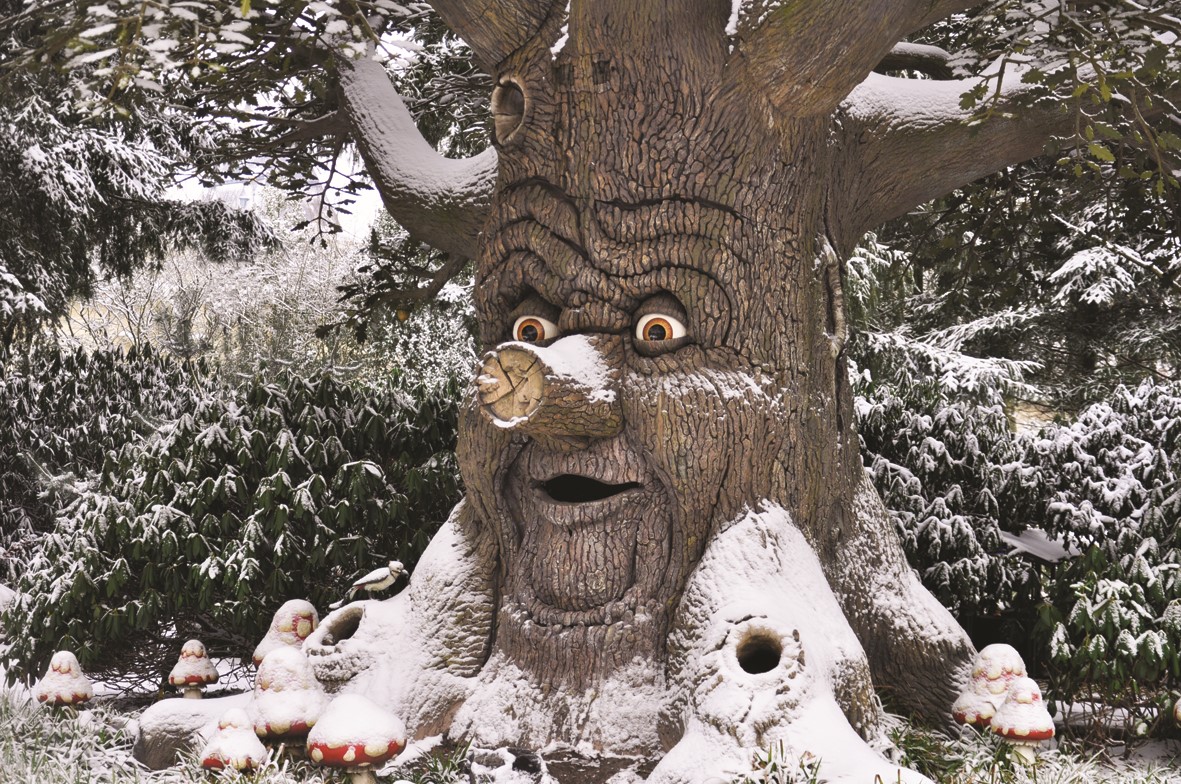 Sprookjesboom tijdens Winter Efteling.jpg