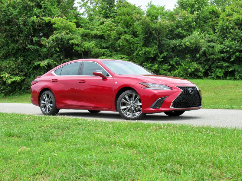 2021 Lexus ES 250 F Sport ・  Photo by Brady Holt