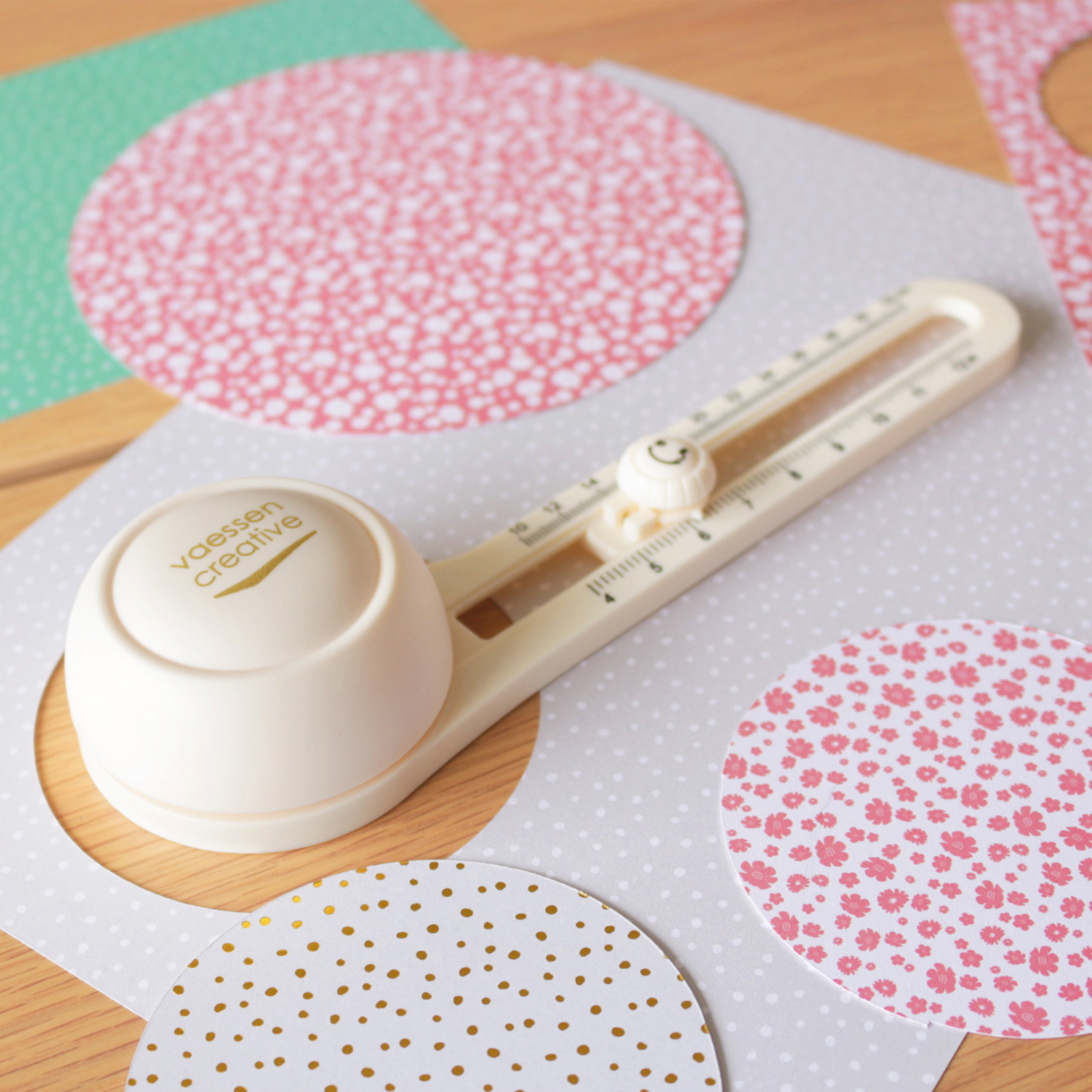 Perfect circles made easy with this circle cutter!