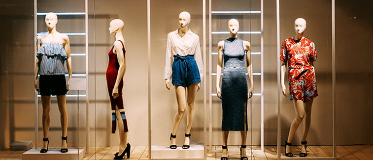 What is the difference between Visual merchandiser and Window display  specialist?