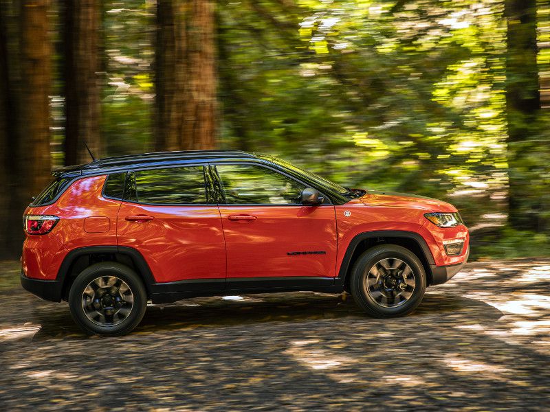 2018 Jeep Compass Trailhawk profile red ・  Photo by Fiat Chrysler Automobiles 