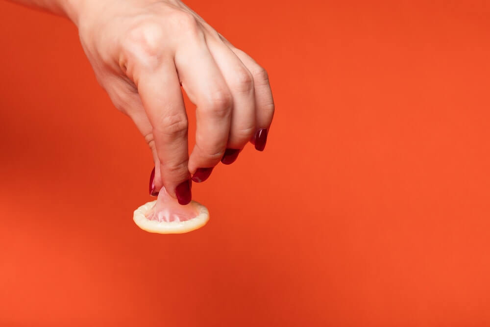 hand-holding-condom hand-holding-condom