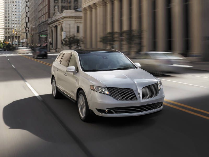 2015 Lincoln MKT hero ・  Photo by Lincoln 