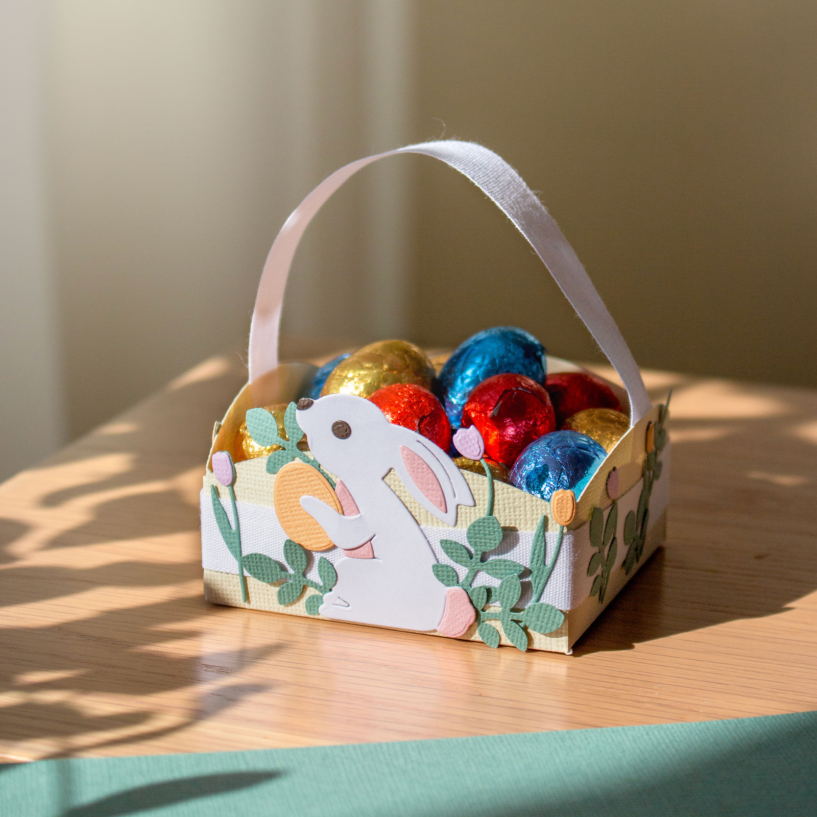 #vaessencreative #craftedtosmile #diyideas #pasen #ostern #osterntisch #diycrafts #craftidea #craftinginspo #diyinspo #paasknutselen #osternbatseln #bastenfurostern #craftingforeaster #eastercrafts #eastercraftideas #knutselenmetkralen #paashaasknutselen #osternhase #easter #eastercard #papercrafts #papercraftingaddict #cardmaking #paaskaart
