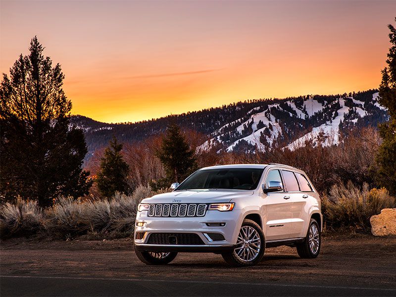 2017 Jeep Grand Cherokee exterior front angle hero ・  Photo by Fiat Chrysler Automobiles 