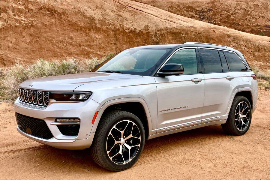 2022 Jeep Grand Cherokee Front Quarter ・  Photo by Nicole Wakelin