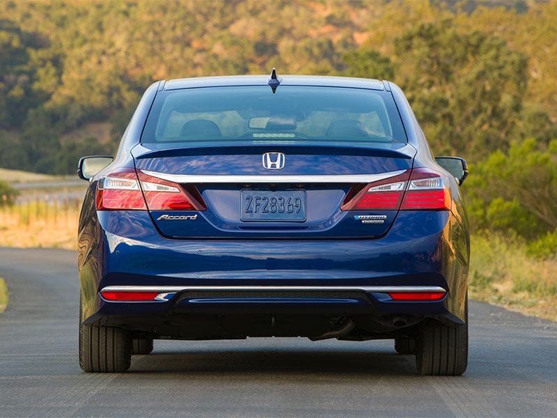2017 Honda Accord Hybrid Road Test and Review | Autobytel