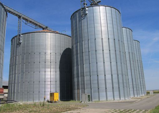 Grain cooling unit for protecting the harvest against fungi