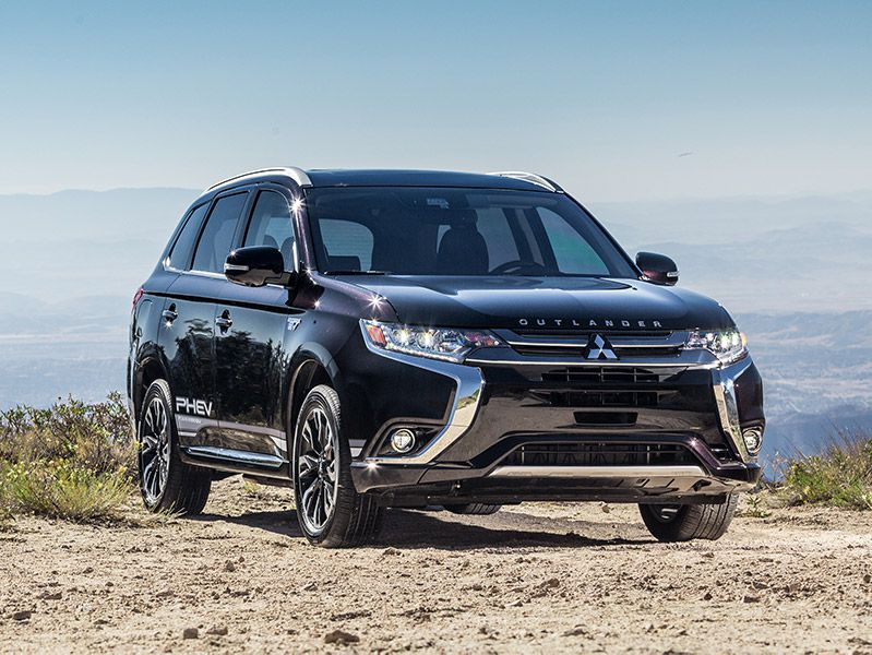 2019 Mitsubishi Outlander PHEV ・  Photo by Mitsubishi 