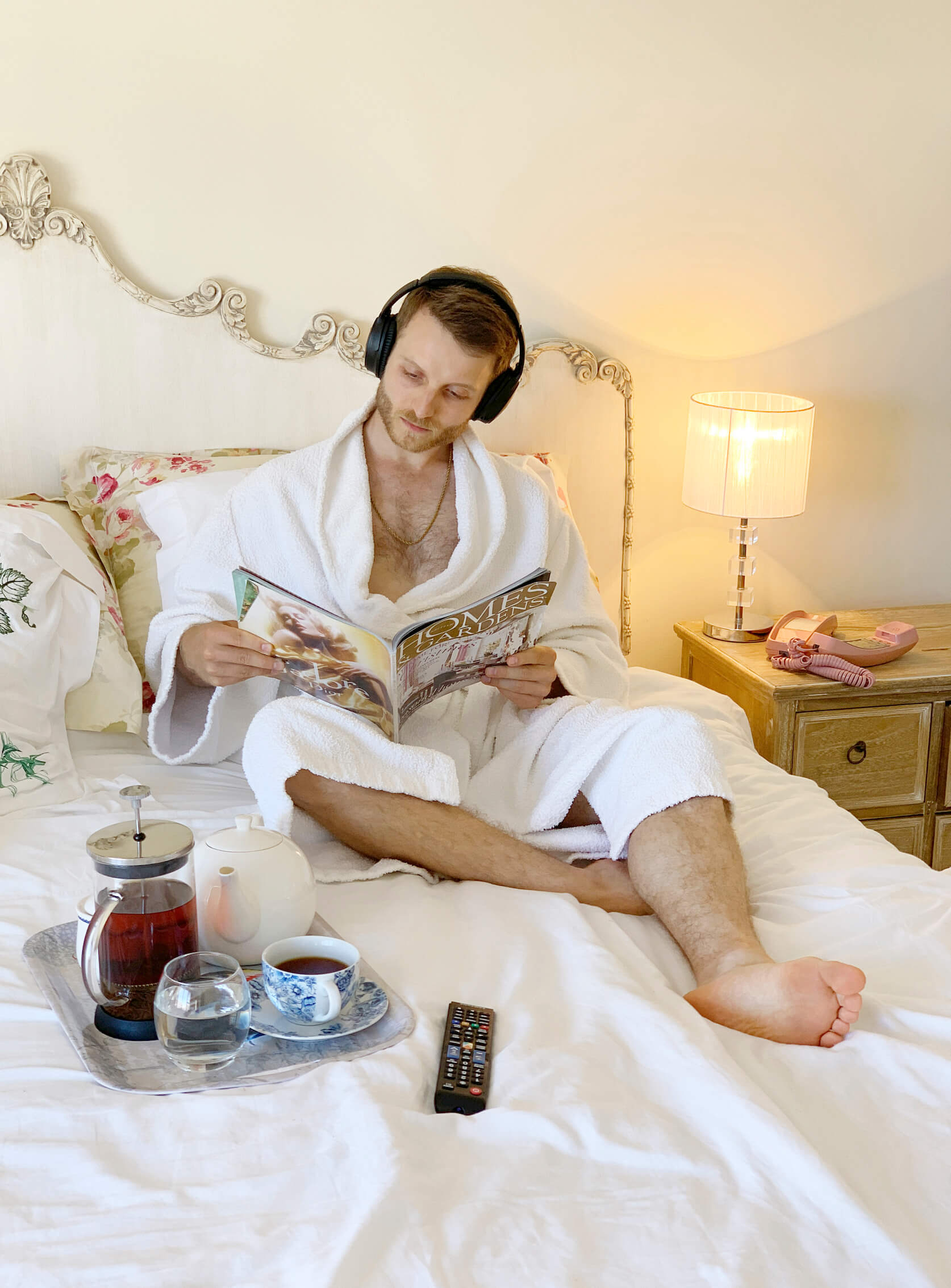 28.4.2019_andy kassier breakfast bed.jpg