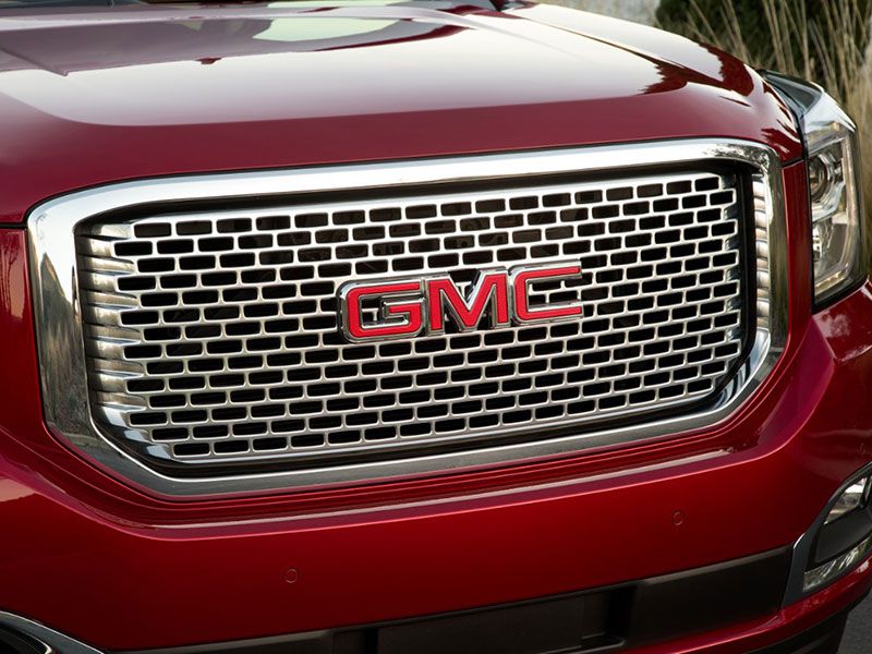 2016 GMC Yukon Denali grille ・  Photo by General Motors