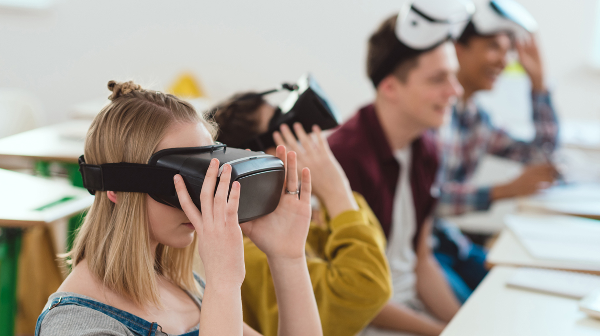 Helping Educators Bridge the Virtual Reality and Augmented Reality Skills  Gap | Glimpse Case Study