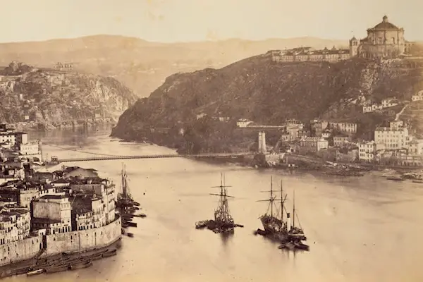 Cidade_do_Porto_com_a_Ponte_Pênsil,_meados_do_século_XIX-1 copy.webp