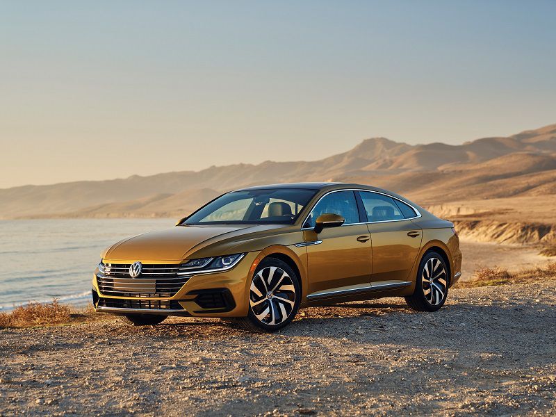 2019 Volkswagen Arteon Gold Front Three Quarter ・  Photo by Volkswagen 