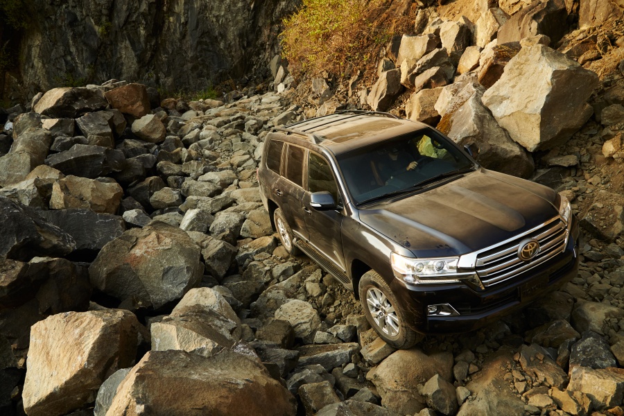 2020-Toyota-Land-Cruiser.jpg