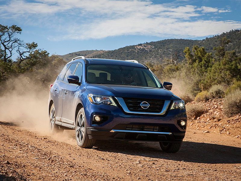 2017 nissan pathfinder off road ・  Photo by Nissan 