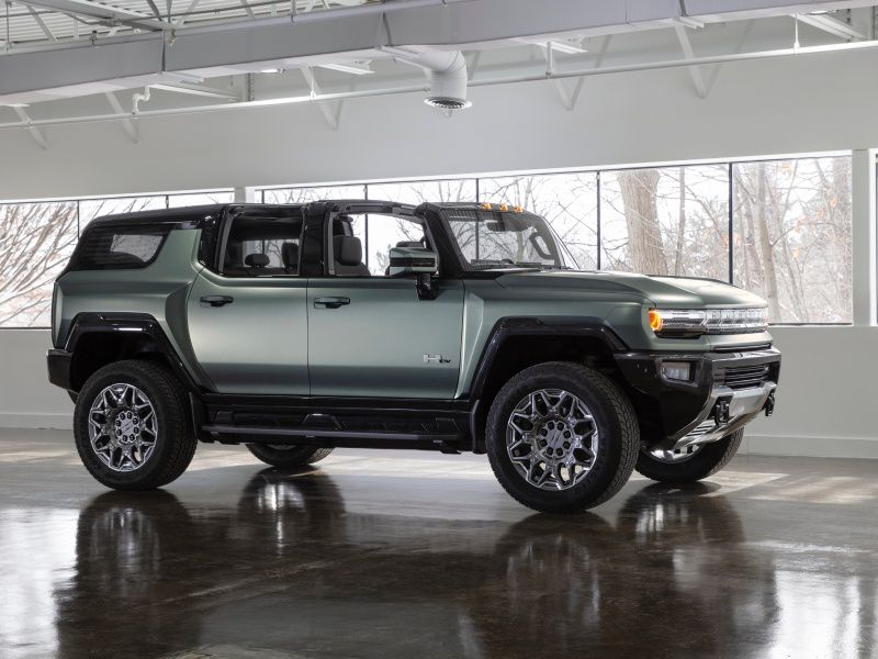 2024 GMC Hummer EV SUV ・  Photo by GMC