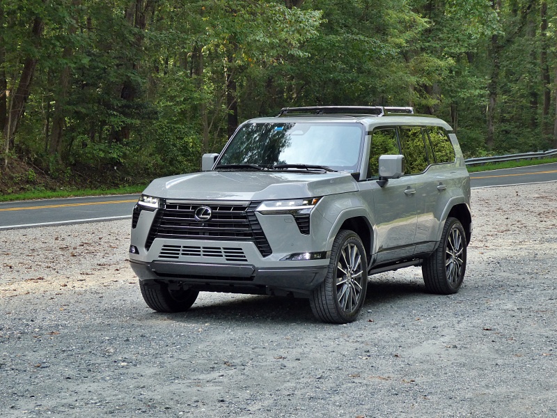 2024 Lexus GX 550 vs. 2024 Land Rover Defender 110