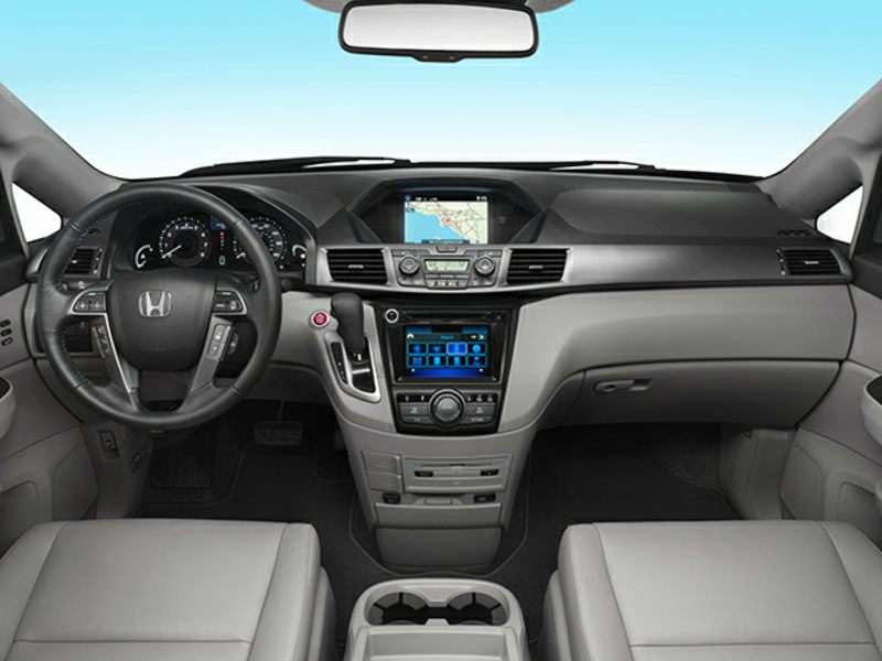 Honda Odyssey minivan interior infortainment and dashboard ・  Photo by Honda 