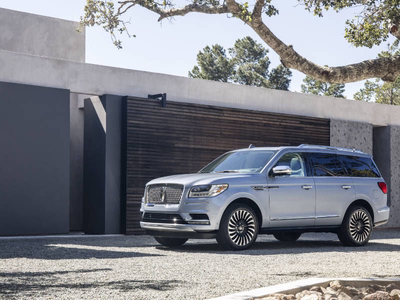 2018 Lincoln Navigator Front Quarter Hero ・  Photo by Lincoln 