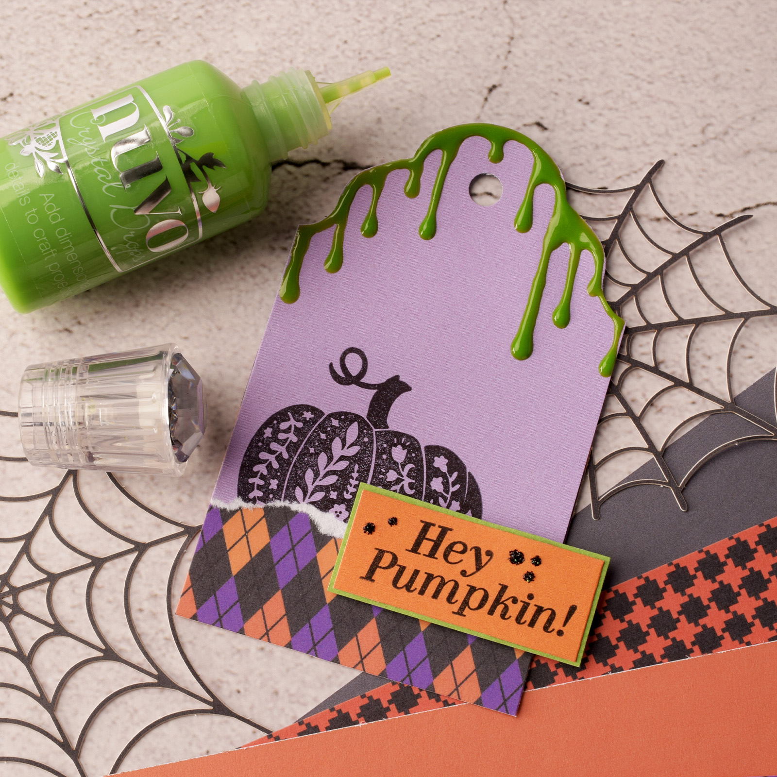 Getting into the spooky spirit with some DIY Halloween papercrafts! 